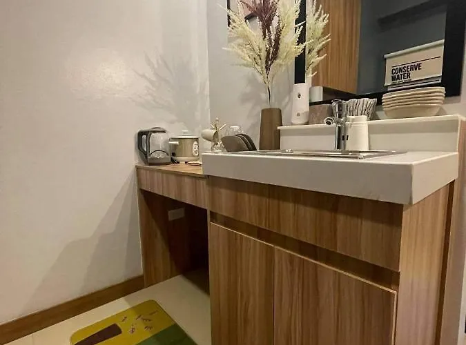 アパートホテル Argo Hotel Edsa *